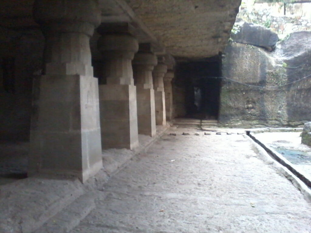 The Jogeshwari Caves, Mumbai, haunted places in India